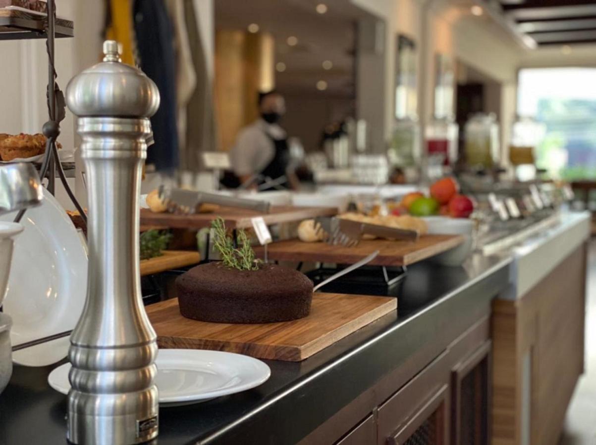 Radisson Oscar Freire Hotel São Paulo Eksteriør billede A pepper mill at a buffet
