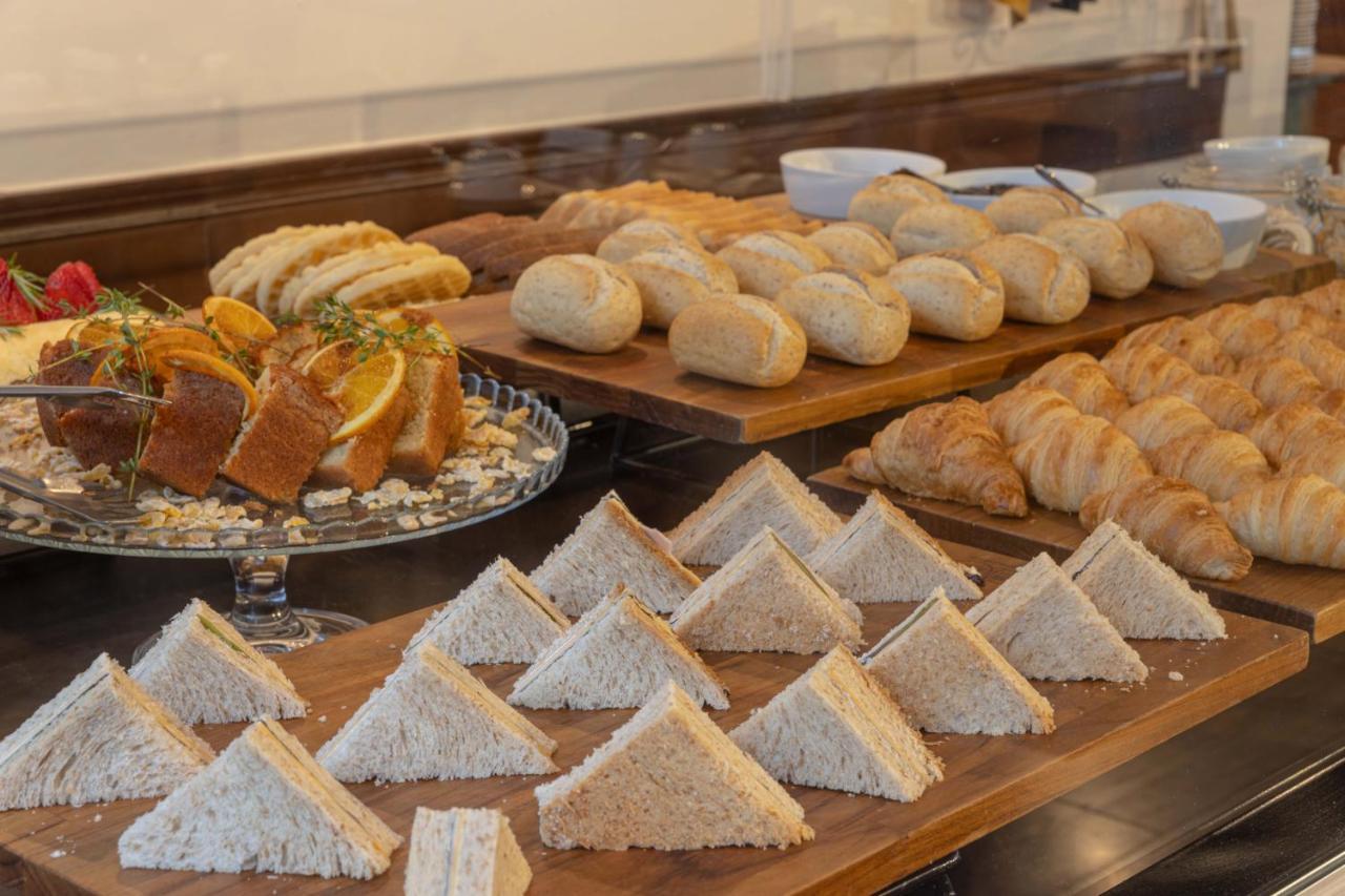 Radisson Oscar Freire Hotel São Paulo Eksteriør billede Finger sandwiches
