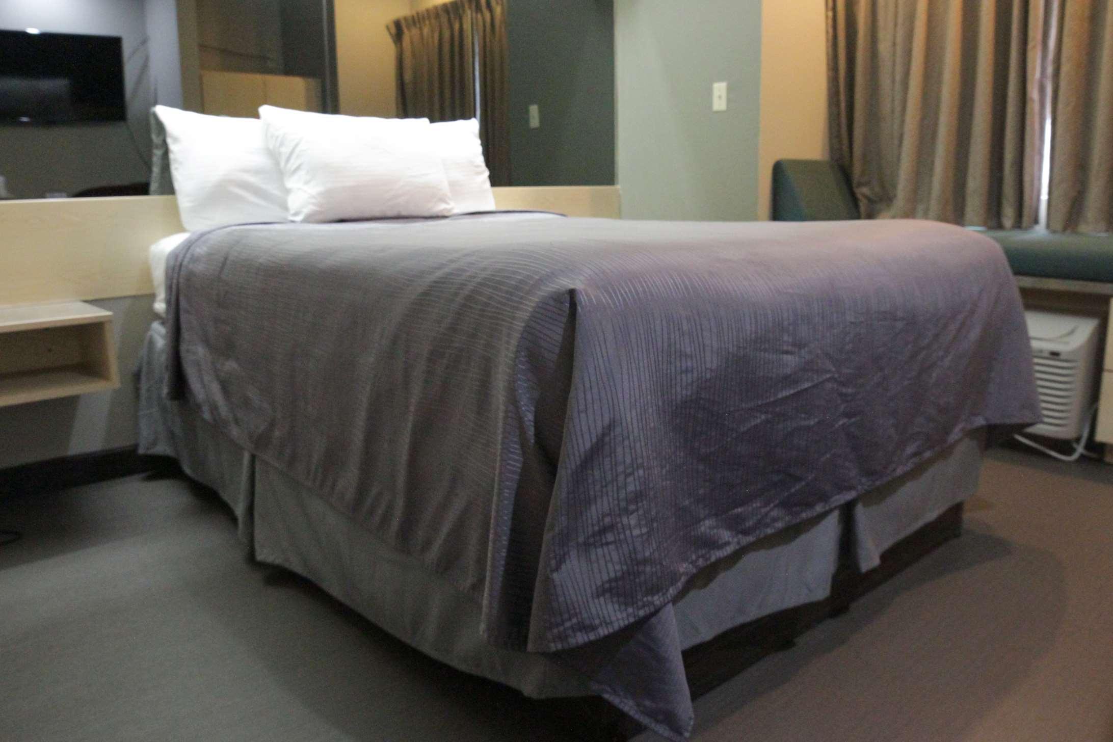 Radisson Oscar Freire Hotel São Paulo Eksteriør billede A bed with a bed skirt