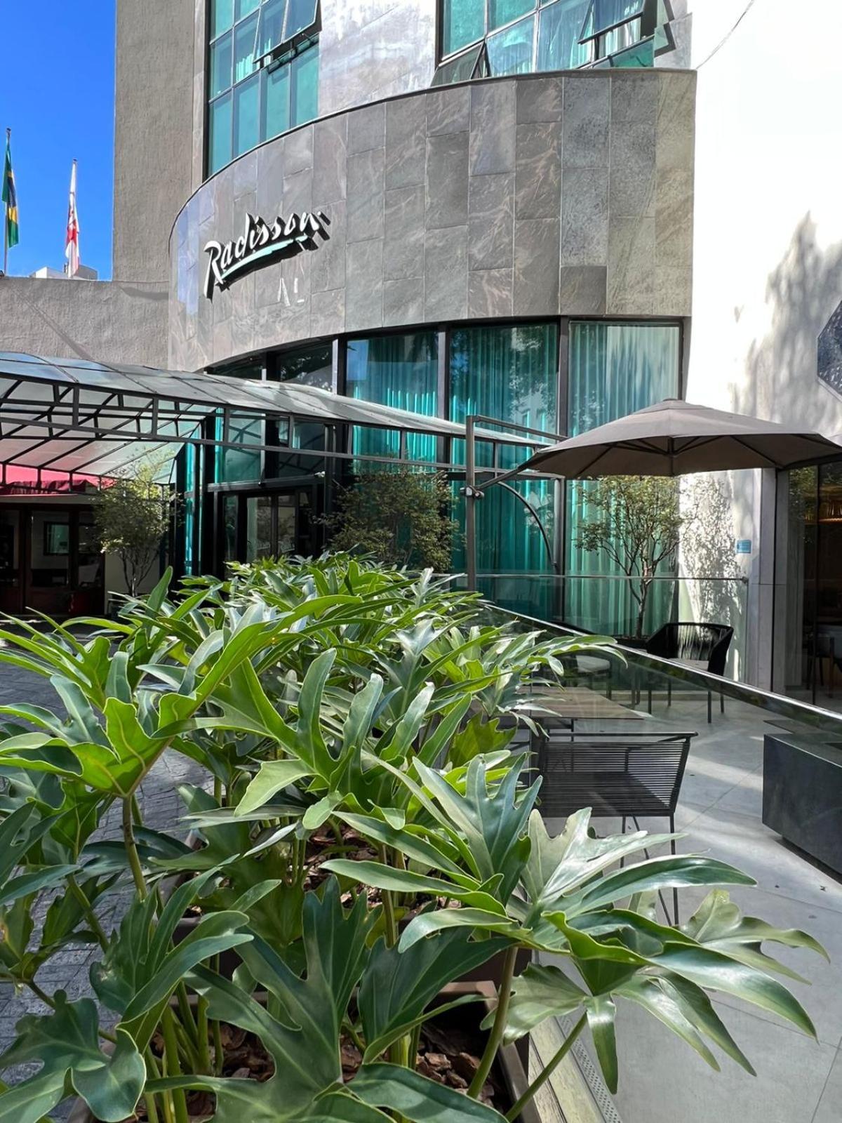 Radisson Oscar Freire Hotel São Paulo Eksteriør billede The patio at the new location